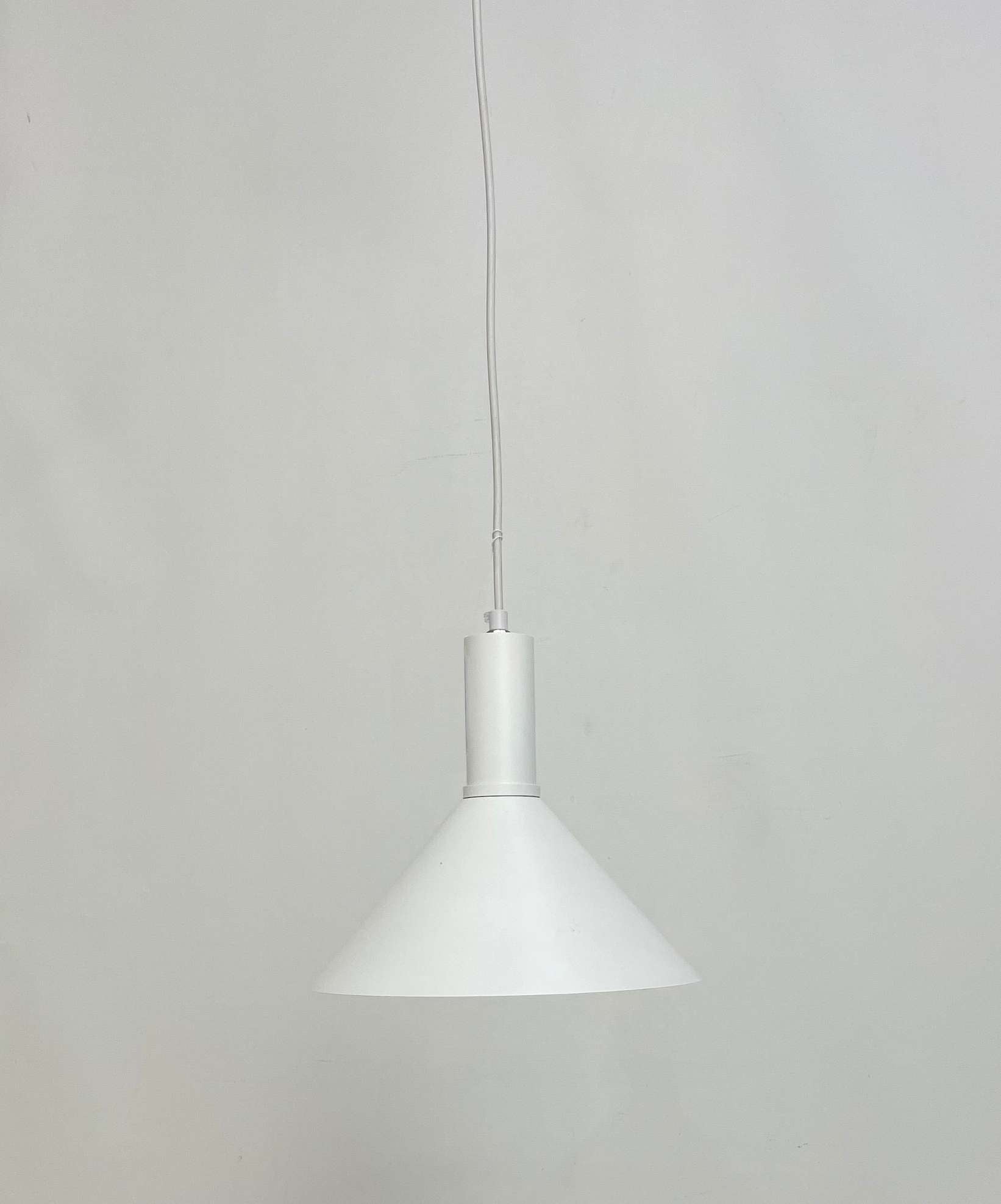 SY1126-1WH E27 White Pendant Lamp – Minimalist Single-Light Hanging Fixture