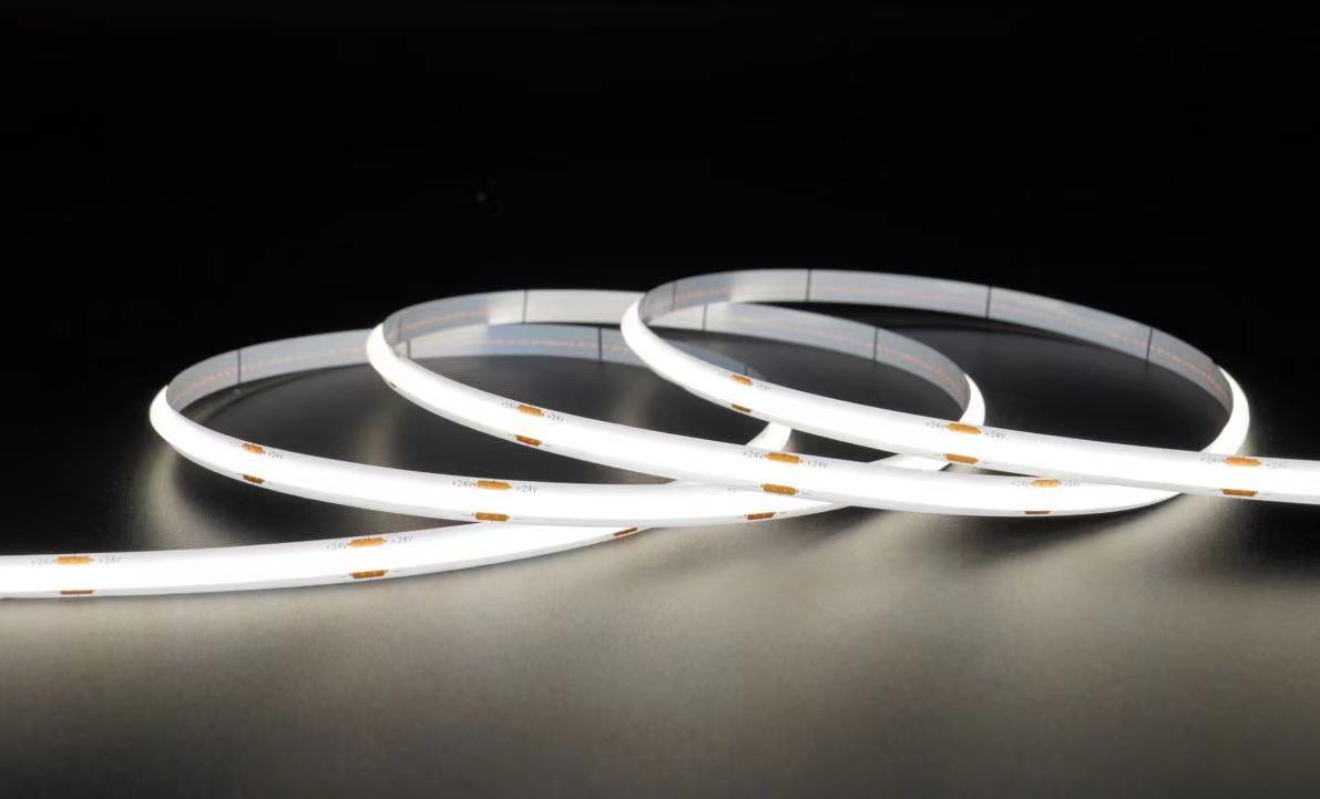 LUZ-CSP24320-T3 10W/m 24V LED Strip 3000K 8mm IP20 – Slim, Warm & Flexible Linear Lighting