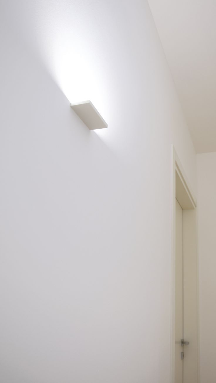 CAP-310004 BLACK OR WHITE 12W 3000K  LED WALL LAMP CAPRI